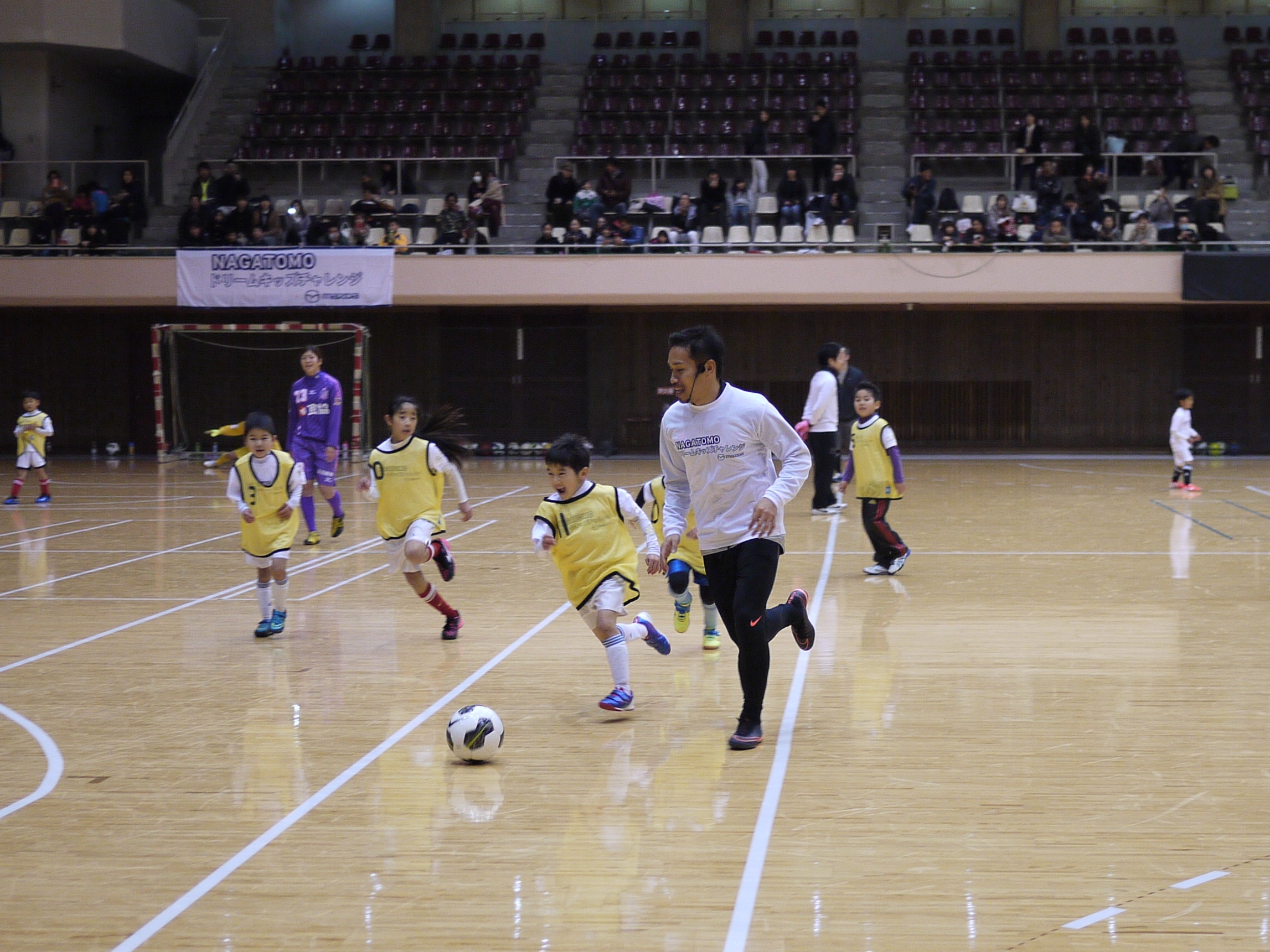 インテル長友が広島でサッカー教室 被災地域の子供たちに90分ノンストップ指導 フットボールゾーン