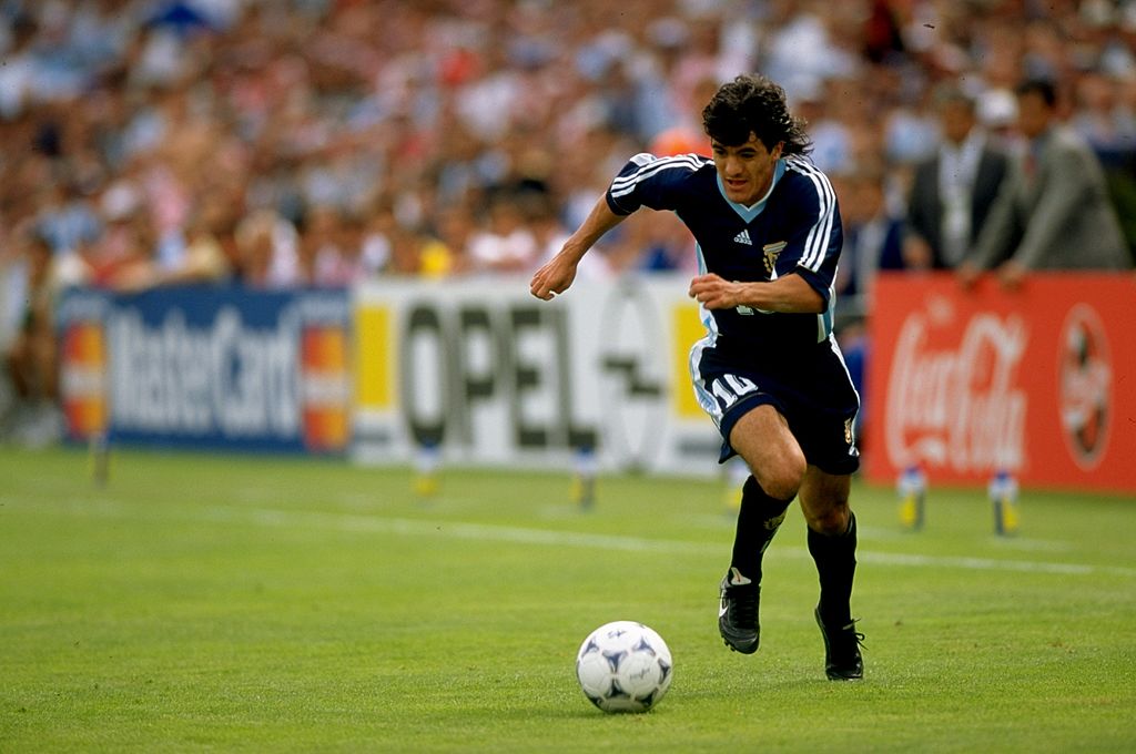 29 Jun 1998:  Ariel Ortega of Argentina runs with the ball during the match between Croatia v Argentina in the 1998 World Cup played in Bordeaux, France.  Mandatory Credit: Doug Pensinger /Allsport