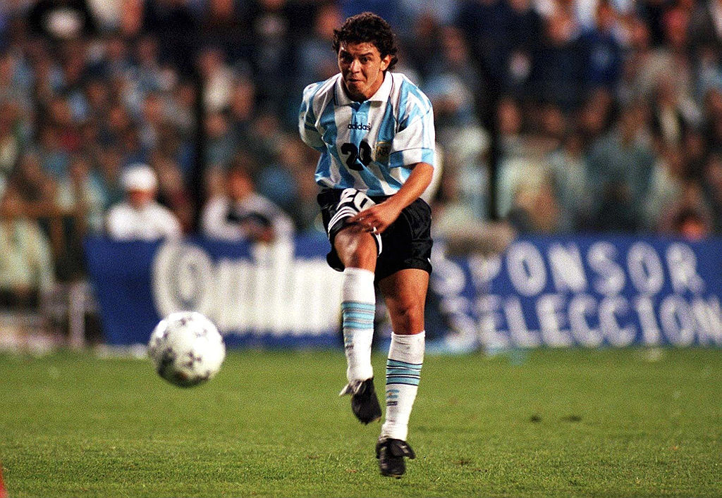 ARGENTINA - NOVEMBER 16:  FUSSBALL: Nationalmannschaft ARGENTINIEN 16.11.97, Marcelo GALLARDO - EINZELAKTION -  (Photo by Henri Szwarc/Bongarts/Getty Images)