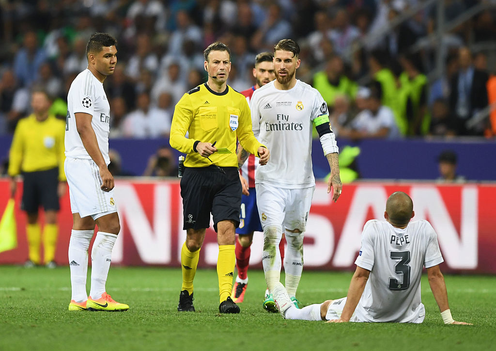 Euro決勝最大の目玉か ポルトガル代表の悪党dfペペが 蛇の舌 を持つ主審と因縁の再戦 フットボールゾーン