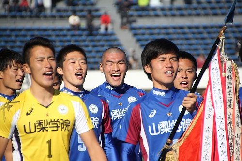 ヒーローは山梨学院の00年生まれ1年生fw エース不在の穴を埋めて岡山学芸館に勝利 Football Zone Web フットボールゾーンウェブ