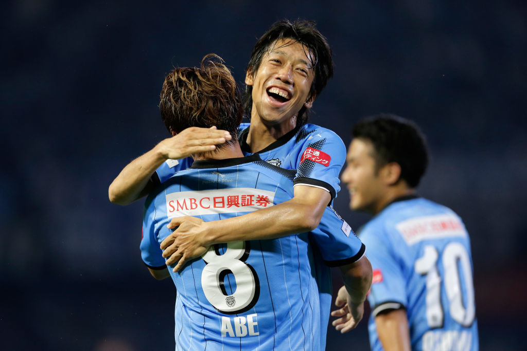 日本が誇る希代のボランチ中村憲剛 タイのメッシ と試合後に笑顔でユニフォーム交換 フットボールゾーン