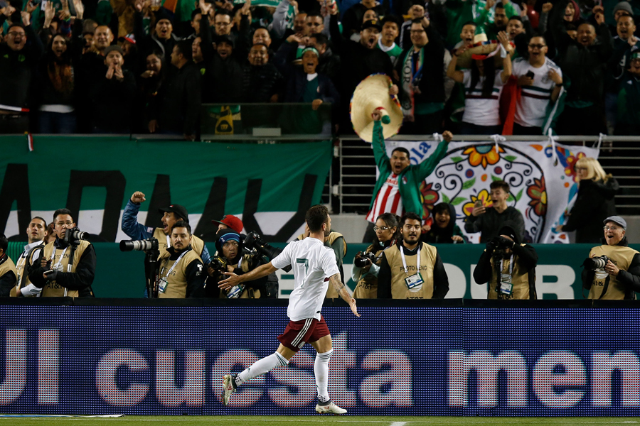 メキシコ代表DFラジュンが決めた3点目のゴラッソにFIFA公式も反応【写真：Getty Images】