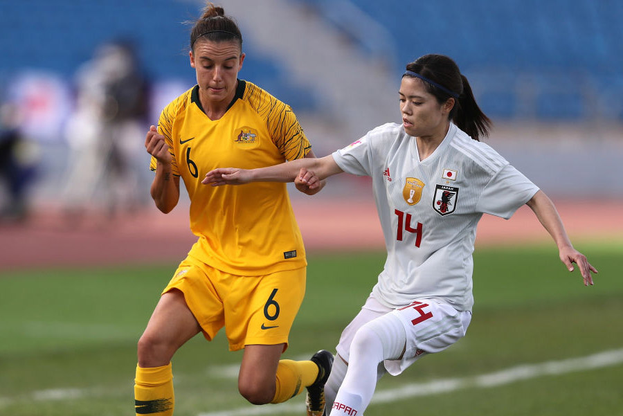 （左）オーストラリア女子代表のMFクロエ・ロガーゾ【写真：Getty Images】