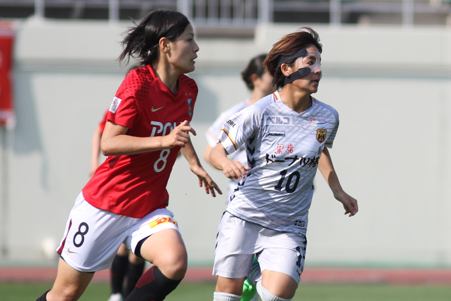 INACはリーグトップの得点数を誇るが、岩渕は今季まだノーゴールだ【写真:Football ZONE web】