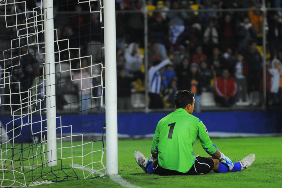 アトレチコ・パラナエンセGKサントスの、試合直前にピッチ上で携帯をいじる衝撃の行動が話題を呼んでいる（写真はイメージです）【写真：Getty Images】