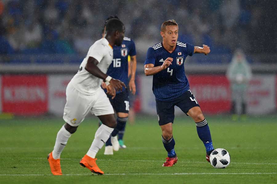 日本代表FW本田圭佑の両手に時計をつけるスタイルにも言及している【写真：Getty Images】