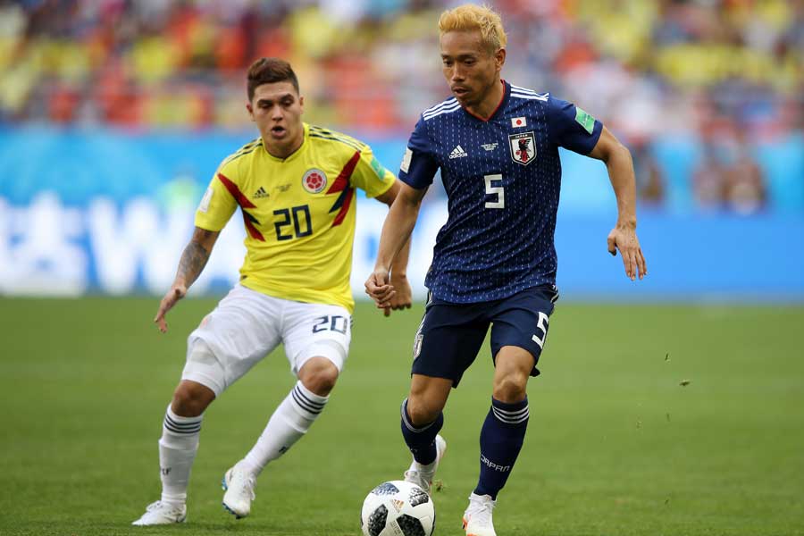 長友は2010年W杯を引き合いに出し、ベテラン選手の重要性について説いた【写真:Getty Images】