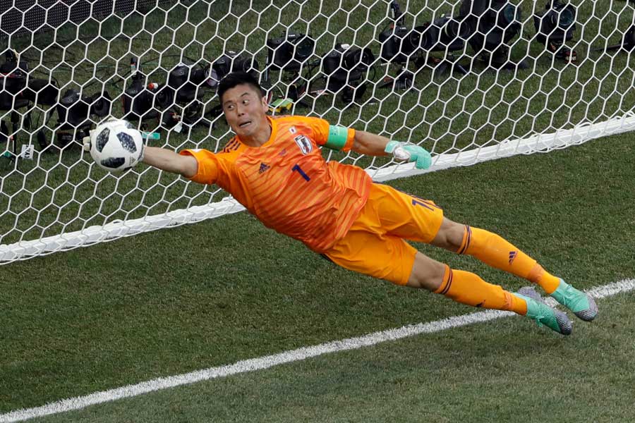 前半32分にGK川島のビッグセーブが飛び出した【写真：AP】