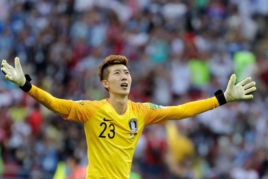 何度も韓国のピンチを救ったGKチョ・ヒョヌも兵役義務が近づいている【写真:AP】