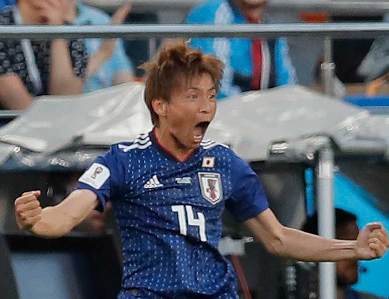 乾の奪ったW杯初得点が、世界中で絶賛されている【写真：AP】