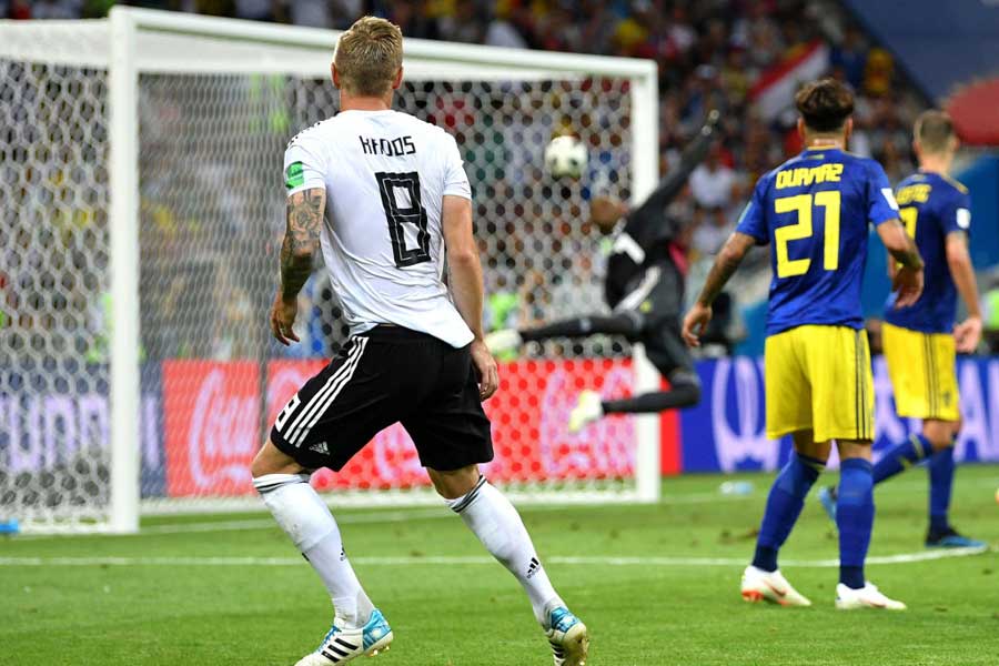 後半アディショナルタイムにクロースのシュートが決まり、終了間際に逆転を許したスウェーデン【写真：Getty Images】