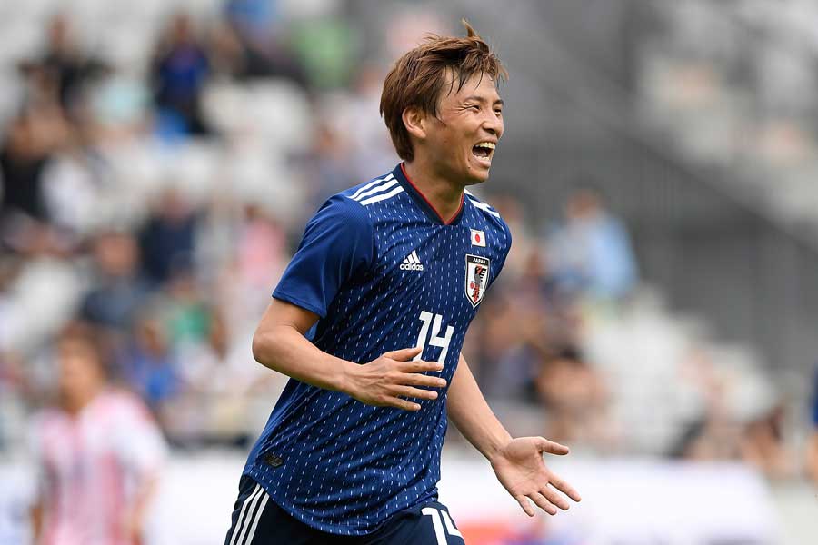 ロシアW杯最終メンバー736人中、59キロで大会最軽量の一人となった乾【写真：Getty Images】