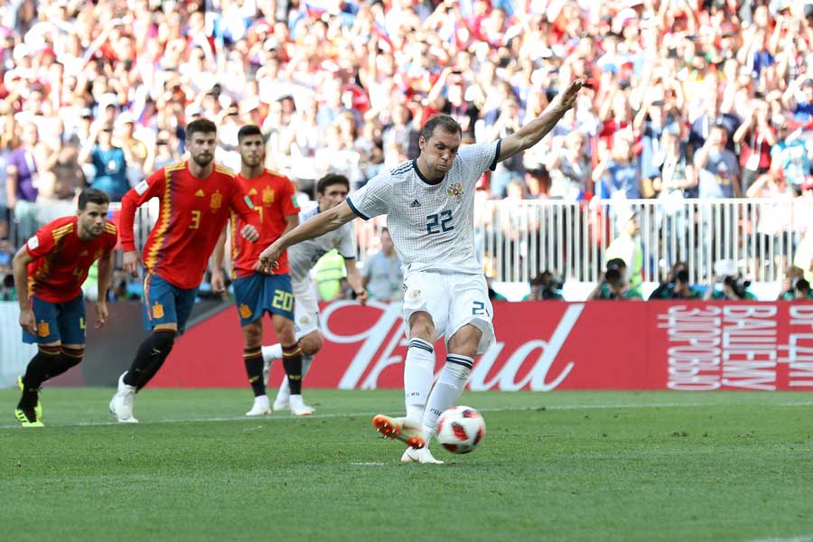 開催国ロシアがPKで同点に追いつき、前半を1-1で折り返した【写真：Getty Images】