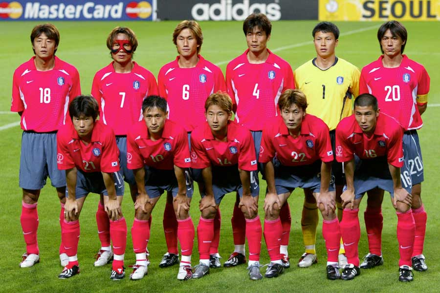 ホン・ミョンボ氏と彼らは、2002年日韓W杯をともに戦ったメンバーでもある【写真：Getty Images】