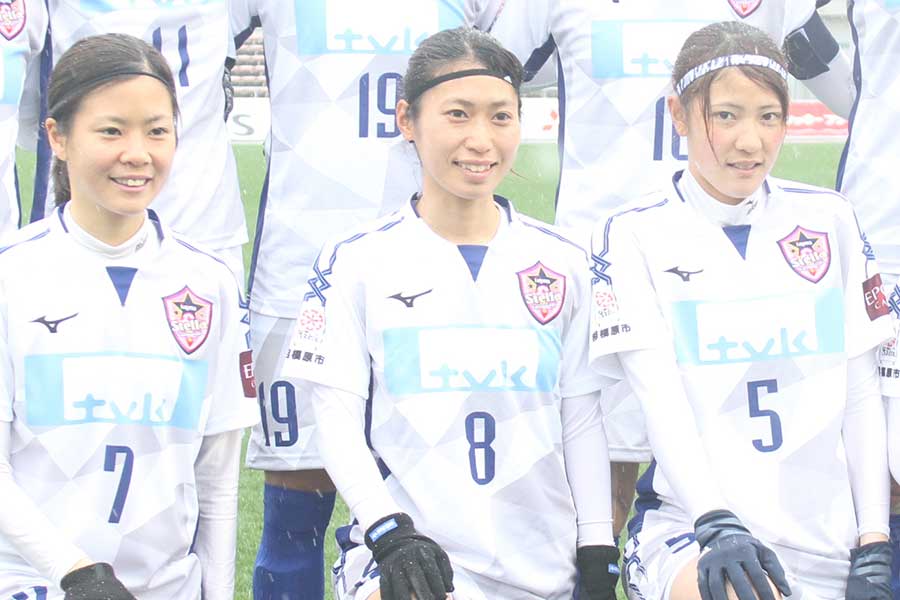 ノジマステラ神奈川相模原に所属する田中陽子（中央）【写真：Football ZONE web】