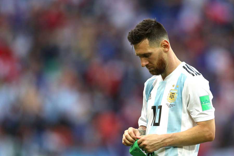 アルゼンチンはW杯でメッシ頼りの戦い方から脱却できず、ベスト16敗退に終わった【写真：Getty Images】