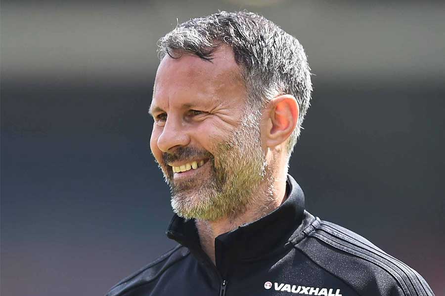 ウェールズ代表を率いるギグス監督【写真：Getty Images】