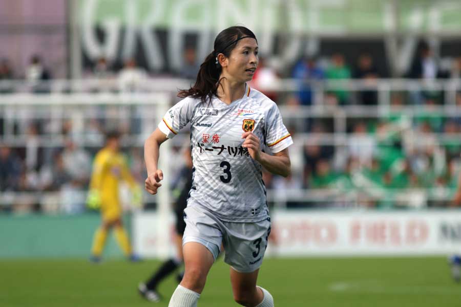 INAC神戸レオネッサのDF鮫島彩【写真：Football ZONE web】