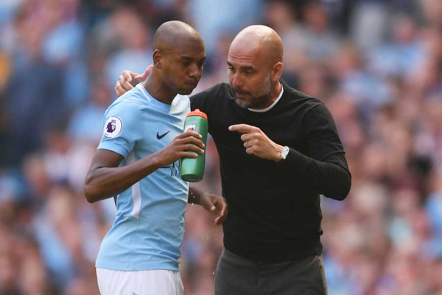 MFフェルナンジーニョは、ペップ就任からのチームの成長について英紙で語った【写真:Getty Images】