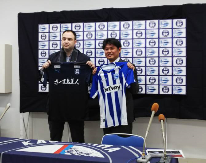 鹿児島は試合前に記者会見を開き、アラベスと業務提携したことを発表した【写真：Football ZONE web】