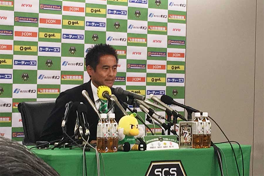 引退記者会見に臨んだ川口能活【写真：Football ZONE web】