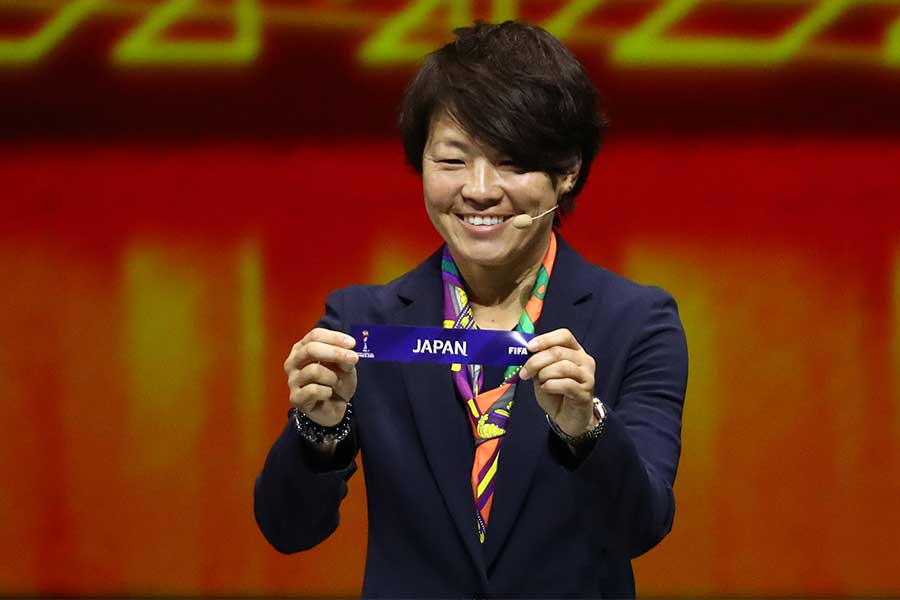 女子W杯・フランス大会の組み合わせ抽選会に出席した元なでしこジャパンの宮間あや【写真：Getty Images】