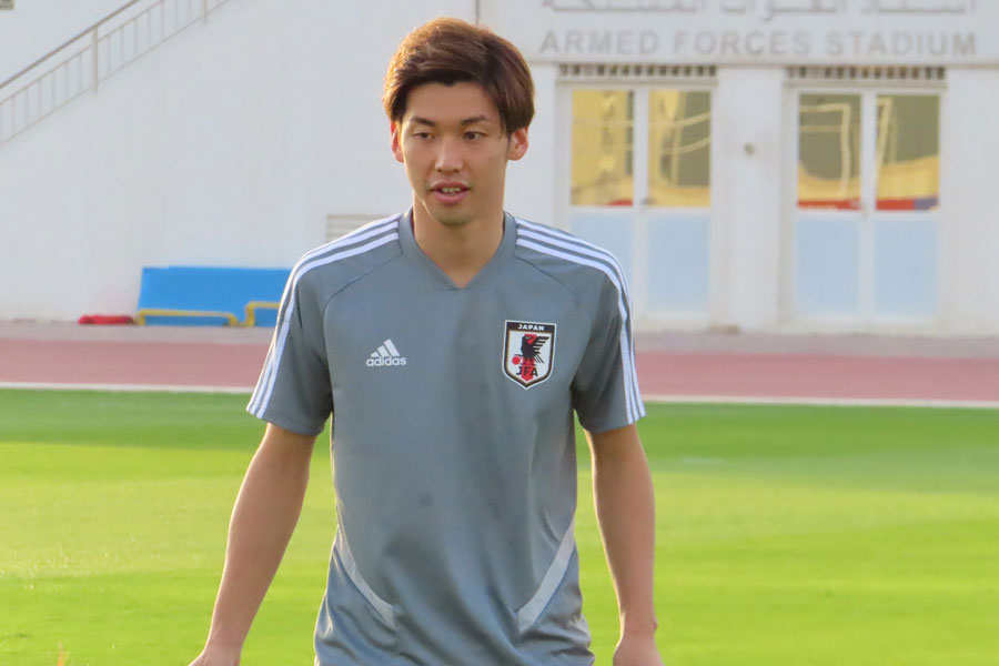 日本代表FW大迫は、負傷していた右でんぶの痛みが再発したようだ【写真：Football ZONE web】