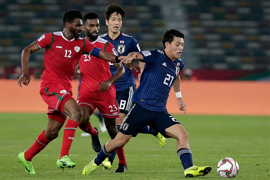日本の決勝トーナメント進出確定によりオランダメディアは堂安不在の継続を憂いている【写真:AP】