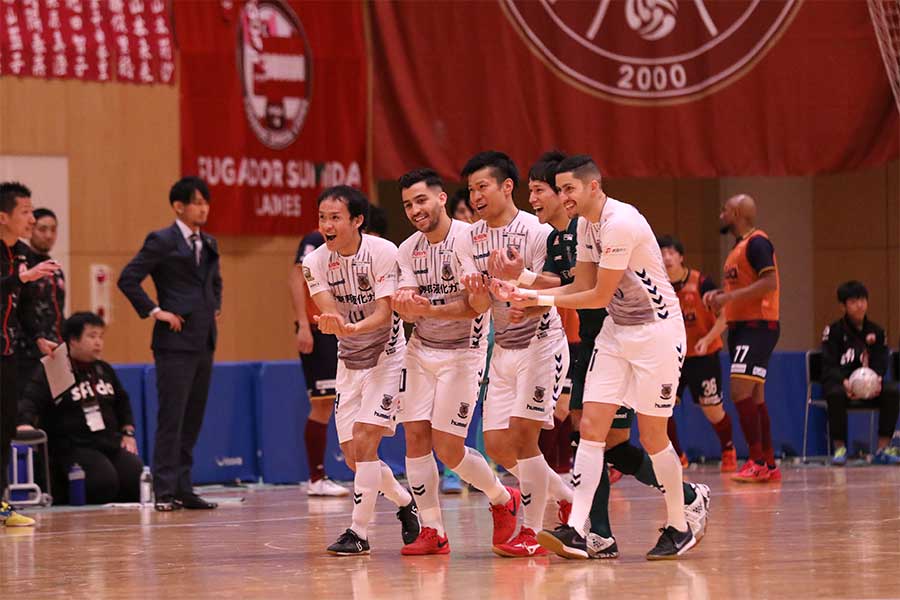 ゴールが決まり、揺りかごダンスを披露した【写真：河合拓/Futsal X】