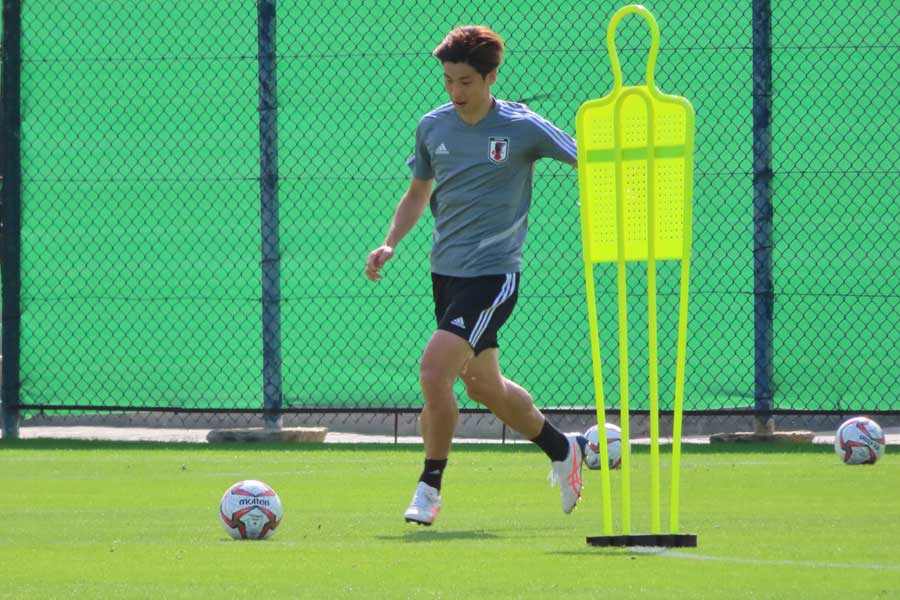 サウジアラビア戦から一夜明けた22日のトレーニングで精力的に汗を流した日本代表FW大迫勇也【写真:Football ZONE web】