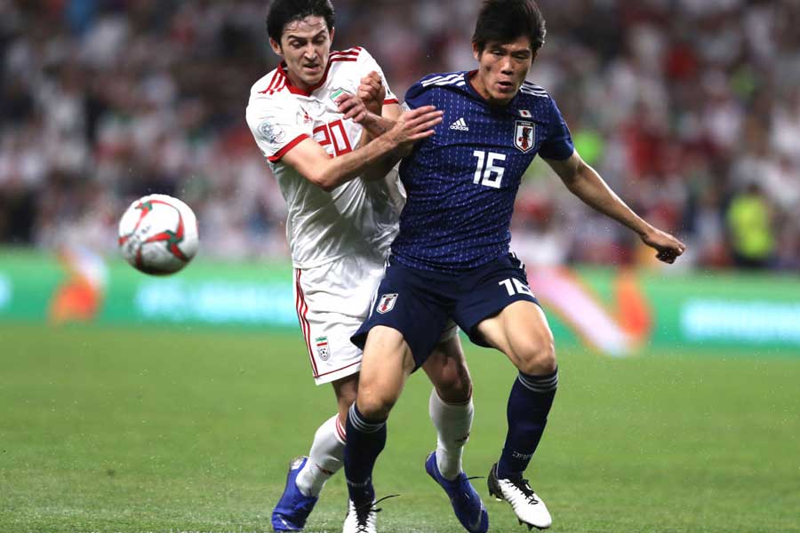 アジアカップでは吉田とのコンビで抜群の安定感を示した冨安【写真：Getty Images】