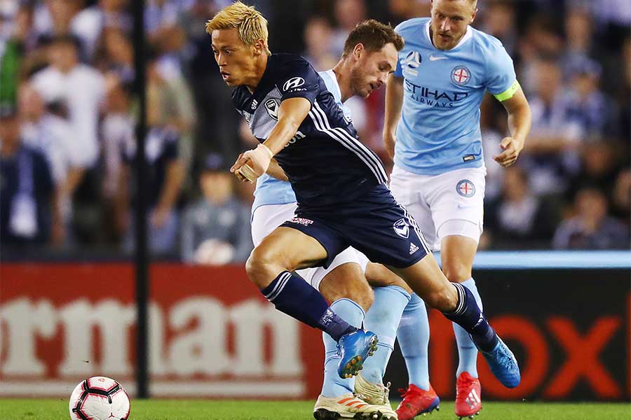 本田が今季4アシスト目をマークした【写真：Getty Images】