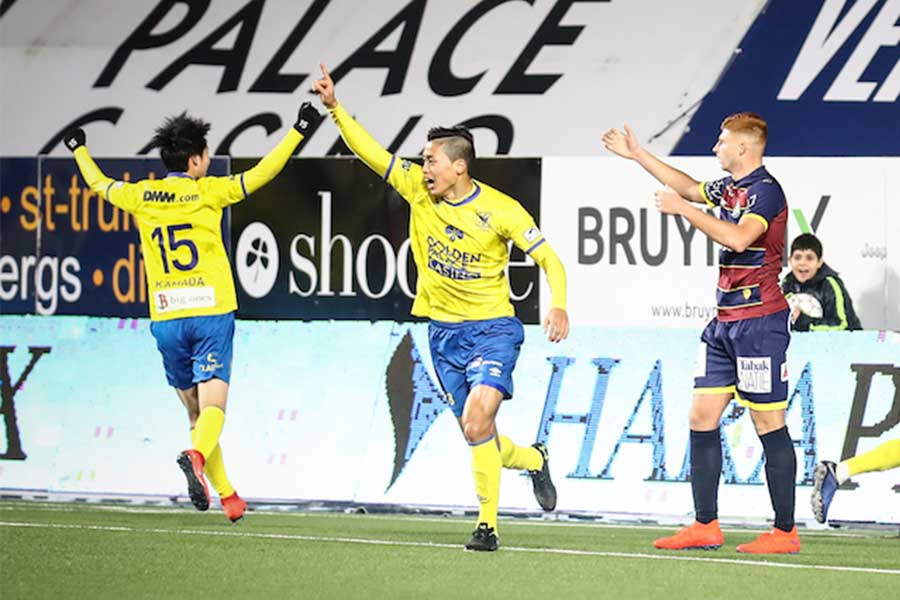 FW木下が試合終了間際に決勝ゴールをマークした【写真：©STVV】