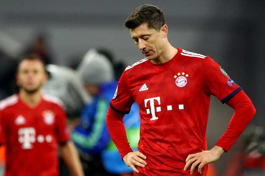 試合中ほとんどの時間、前線で孤立していたFWレバンドフスキ【写真：Getty Images】