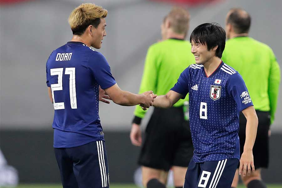 中島（右）が途中出場から決勝ゴールを挙げた【写真：Getty Images】