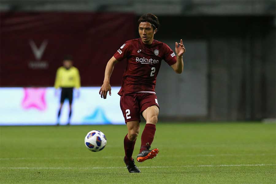 神戸の一員としてチーム練習や試合をこなし、オフに撮影と多忙な日々を送っている【写真：Getty Images】