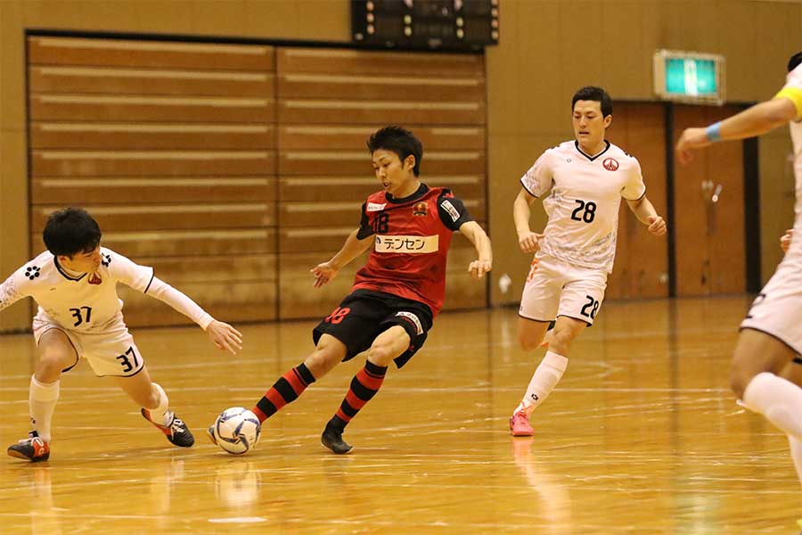 長野は14試合を戦って11勝3敗63得点27失点で、初代F2リーグ王者に輝いた【写真：河合拓/Futsal X】