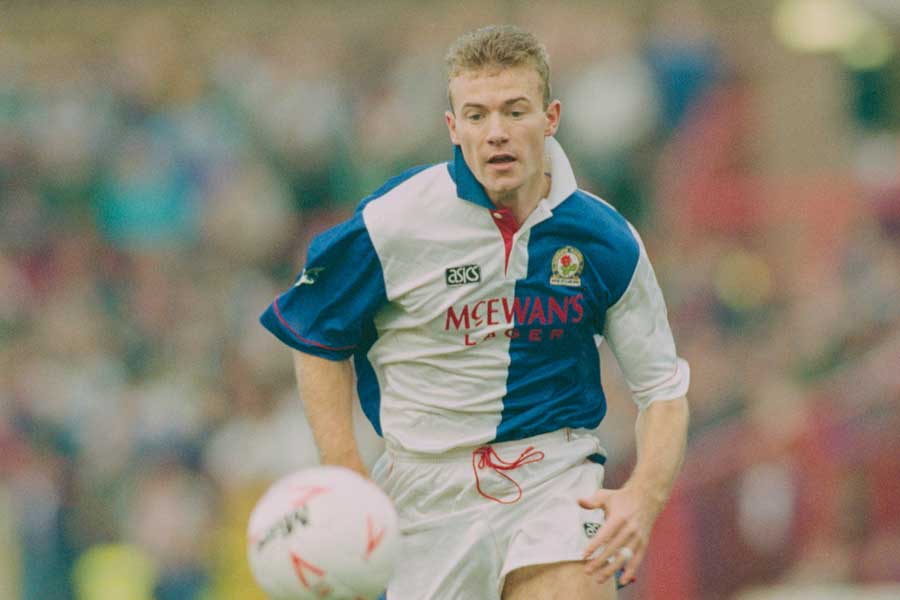 ブラックバーン所属時、66試合で50得点目を挙げるという驚異的なペースの記録を持つシアラー氏【写真：Getty Images】