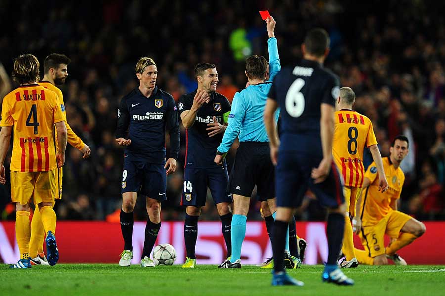 2015-16シーズンのCL準々決勝で退場となったトーレス【写真：Getty Images】