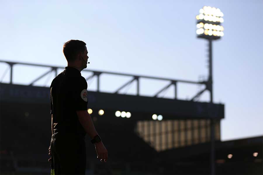 試合直前に男性副審が女性副審にプロポーズを敢行（写真はイメージです）【写真：Getty Images】