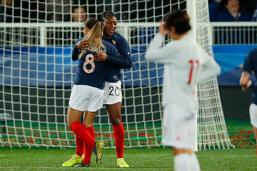 なでしこジャパンは、フランスと国際親善試合を行い、1-3で敗れた【写真：AP】