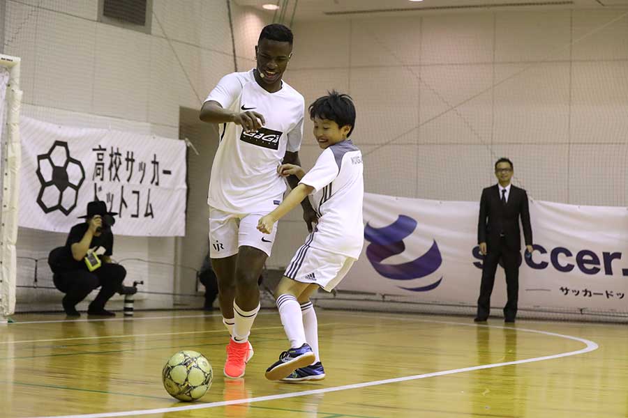 レアルの神童ヴィニシウスが来日 都内でサッカー教室参加 東京五輪への 強い思い 告白 フットボールゾーン