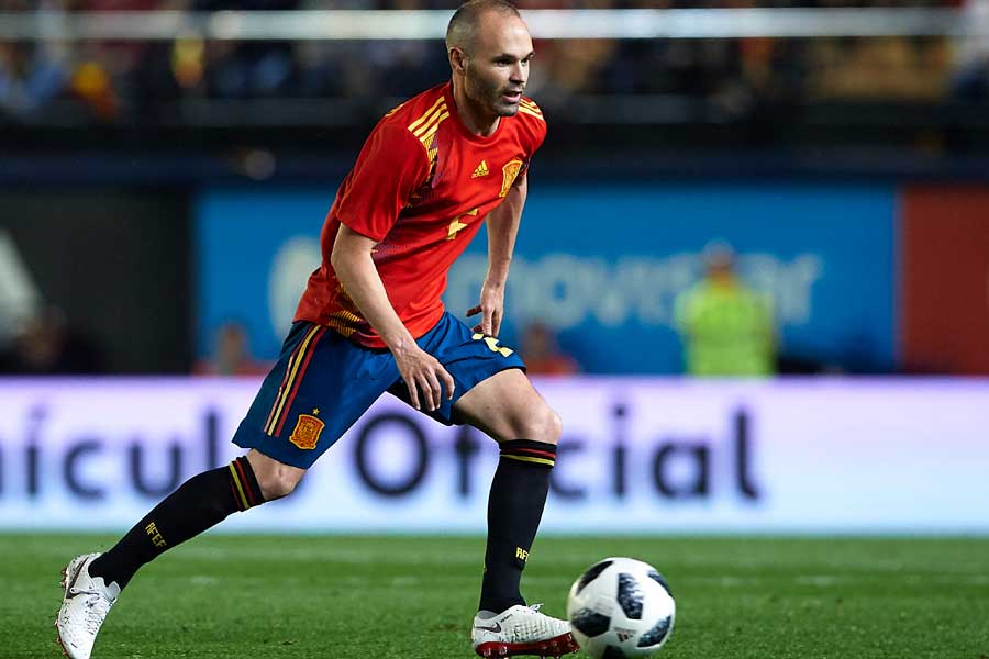 イニエスタはロシアW杯限りでのスペイン代表引退を考えていないようだ【写真：Getty Images】