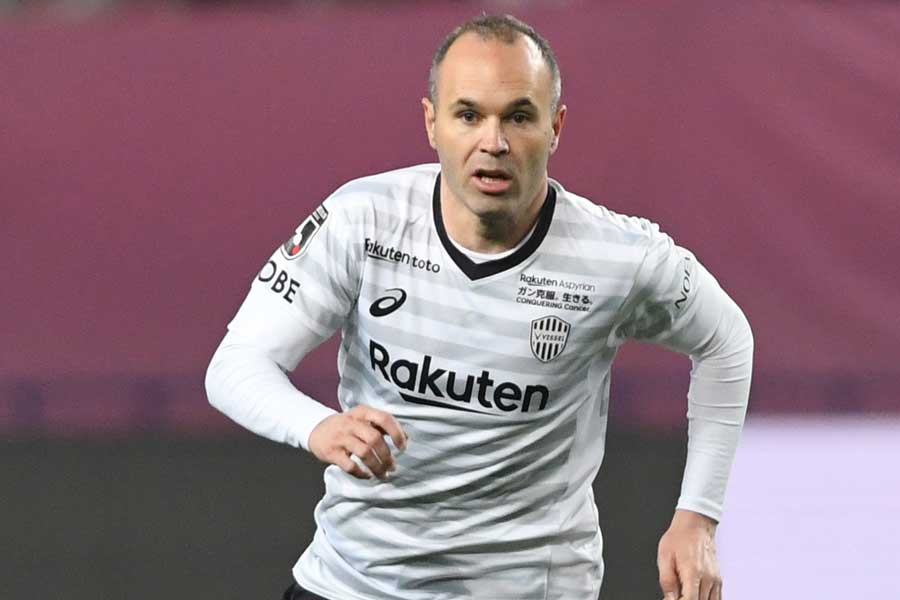 神戸MFイニエスタ【写真：Getty Images】