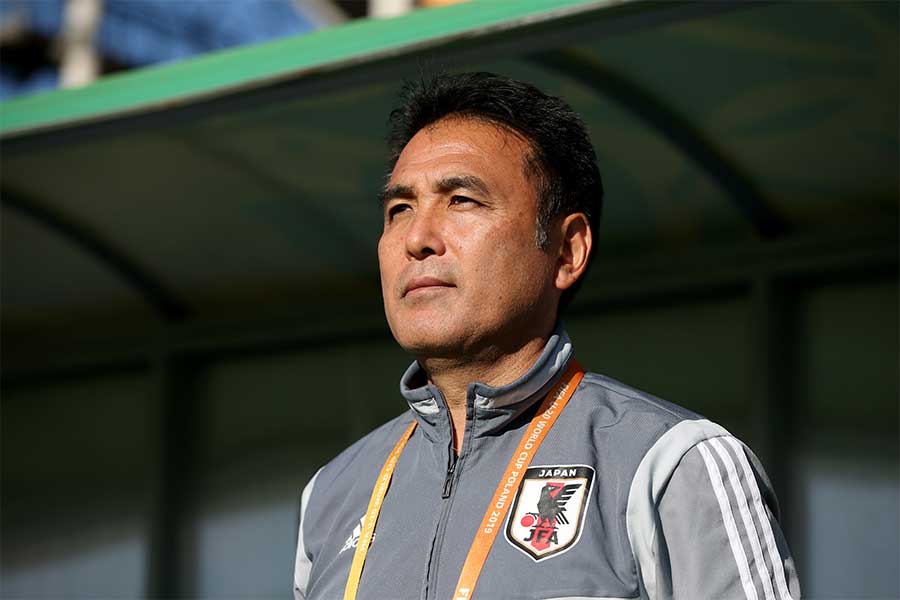 U-20日本代表を率いる影山監督【写真：Getty Images】