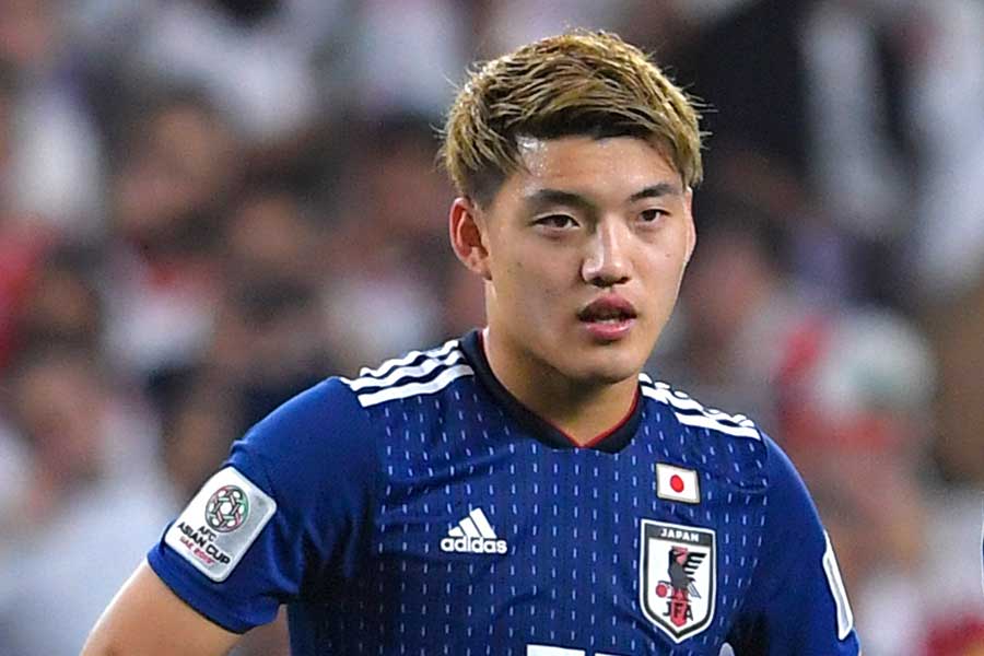 日本代表mf堂安が熱血指導 とんねるず木梨に 現代サッカー指導中 の一枚を公開 フットボールゾーン