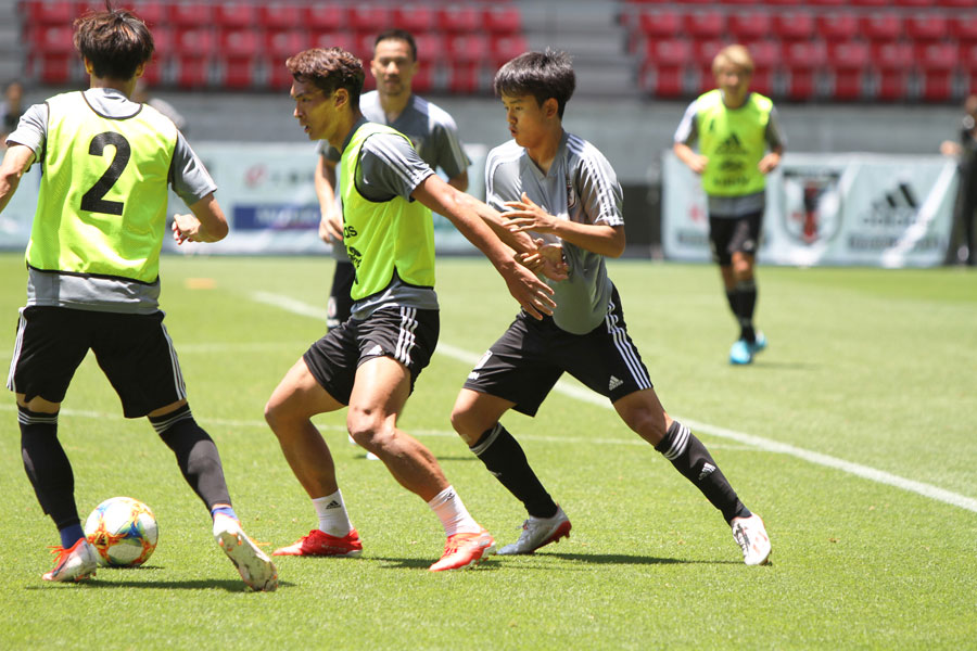 18歳MF久保建英がシャドーを務めた【写真:Football ZONE web】