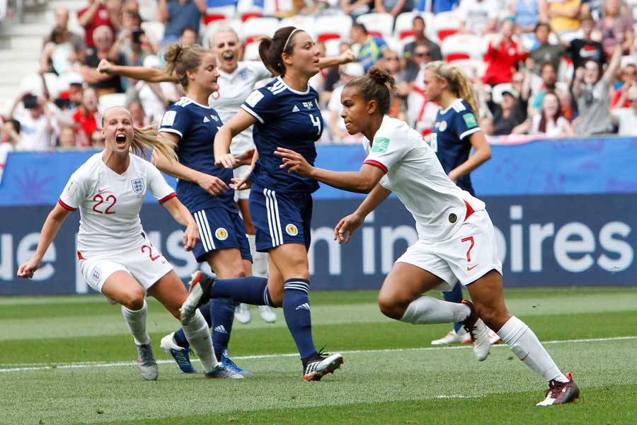 女子W杯史上初の“英国対決”は、イングランドに軍配が上がった【写真：AP】