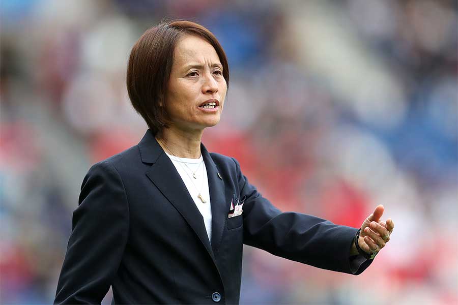 なでしこジャパンを率いる高倉監督【写真：Getty Images】